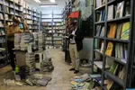کتابفروشان برای جادادن کتاب‌ها در قفسه‌ها و چینش آن‌ها با مشکل رو به رو هستند و گاهی کتاب‌ها در سطح مجتمع و مغازه‌ها رهاسازی می‌شوند