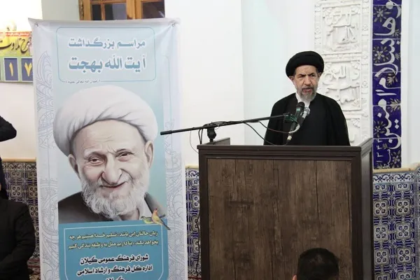 عمل صالح، انسان را به کمال می‌رساند