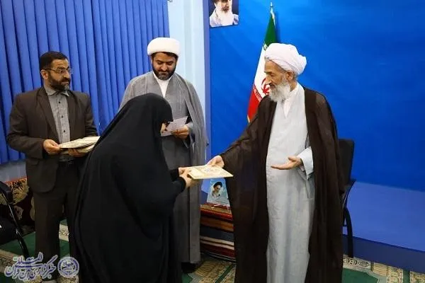 آیین تجلیل از دست‌اندرکاران کنگره بزرگداشت علامه مصباح یزدی (ره)