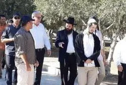 Ministro e coloni israeliani invadono al-Aqsa