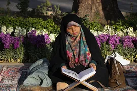 جزء‌خوانی قرآن کریم در چهارباغ اصفهان