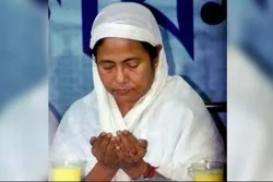 আমি আল্লার কাছে দোয়া চাই, বলি লা ইলাহা ইল্লালাহ : মমতা