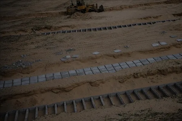 Gazze'deki Nasır Hastanesi'nde 40 kişi toplu mezara defnedildi