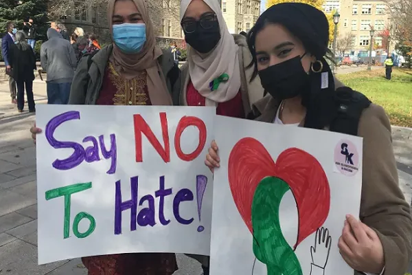 Estudiantes de Western University participan en la marcha contra la islamofobia y el racismo
