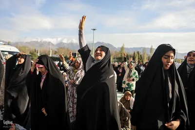 اقامه نماز عید فطر به امامت رهبر معظم انقلاب اسلامی در مصلای امام خمینی (ره)