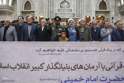 مراسم نثار تاج گل و تجدید بیعت جامعه قرآنی با آرمان‌های امام خمینی(ره) و مقام معظم رهبری