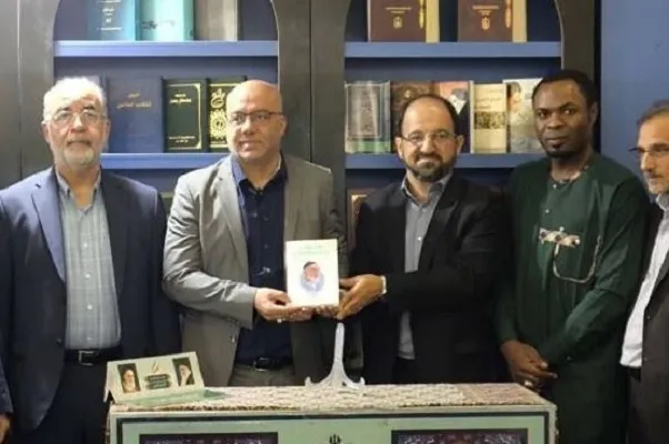 رونمایی از کتاب «خمینی بت‌شکن» به زبان فرانسوی