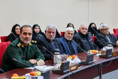 مراسم تجلیل از جمعی از پدران شهدای دفاع مقدس مدافع حرم