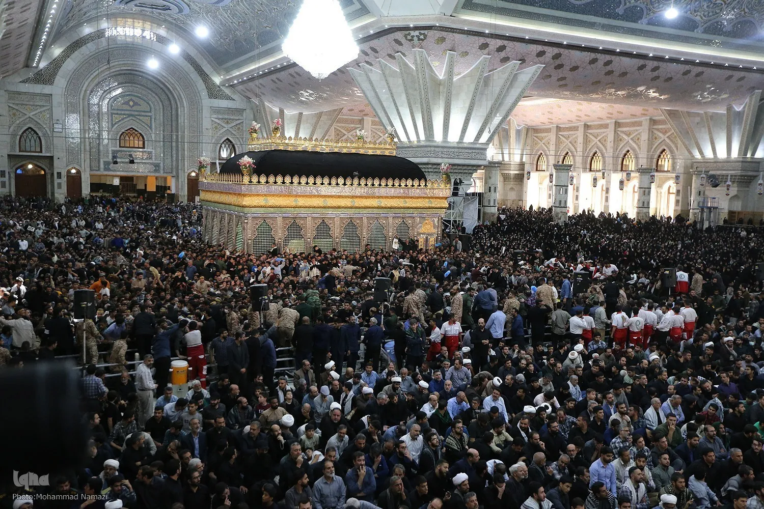 Los iraníes conmemoran el 37.º aniversario del fallecimiento del Imam Jomeini