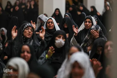نماز ظهر عاشورا در شبستان امام خمینی(ره)‎ حرم شاهچراغ(ع)