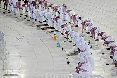 اقامه نماز در کنار کعبه با حفظ فاصله اجتماعی