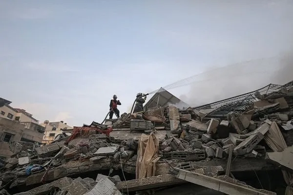İsrail savaş uçakları Gazze'nin Rimal mahallesini bombaladı