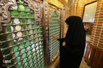غبارروبی حرم امامزاده سیدجمال‌ بن موسی بن جعفر(ع) ـ تبریز