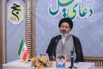 کمیل با شکوه زائران ایرانی در کنار حرم نبوی(ص)