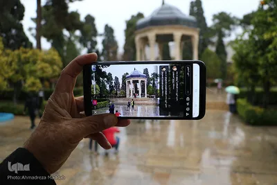 یک روز بارانی در حافظیه