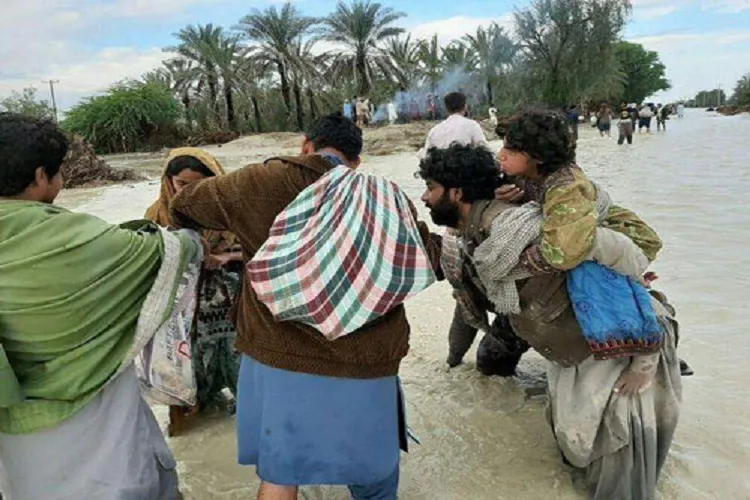 تهیه و توزیع 700 بسته كمكی برای مردم سیستان و بلوچستان از سوی خیران فارس