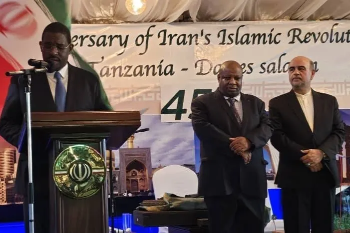 گرامیداشت جشن انقلاب در تانزانیا