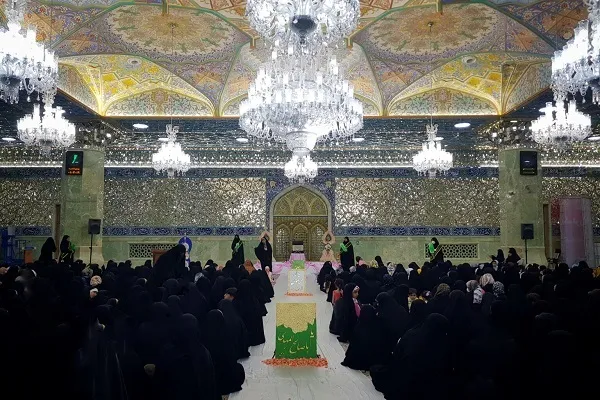 جشن بزرگ «کیک پزی دخترـ مادری» در حرم بانوی کرامت برگزار شد