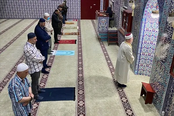 بازگشایی تعدادی از مساجد هلند به روی نمازگزاران