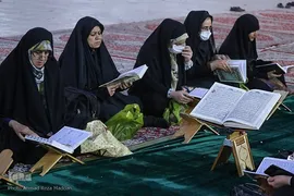 کرسی تلاوت قرآن در جوار شهدای حادثه تروریستی شاهچراغ(ع)