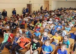 Les enfants musulmans russes apprennent le Coran dans un camp d'été