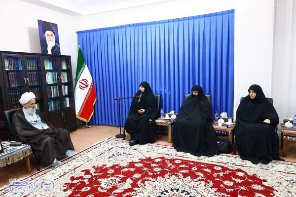 نشست فعالان فرهنگی بنیاد عفاف و حجاب دفتر نماینده ولی فقیه در مازندران با آیت الله محمد باقر  محمدی لائینی  در ساری