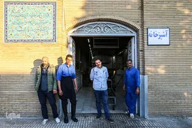 معلولین و سالمندان کهریزک میهمان هم‌نمک شدند

