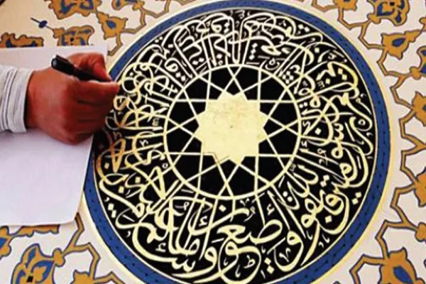 فنانة فلسطينية توثق جماليات الزخرفة الهندسية الإسلامية