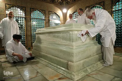 غبارروبی مضجع مطهر حضرت امام رضا (ع) با حضور رهبر انقلاب

