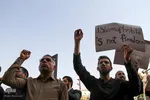 تجمع جوانان و دانشگاهیان در پی هتک حرمت به قرآن کریم