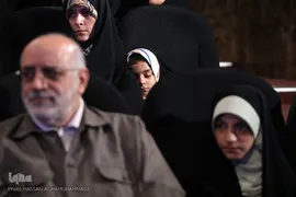 همسر و فرزندان شهید قرآنی مدافع حرم « مرتضی کریمی» در هفدهمین همایش «عمری با قرآن»