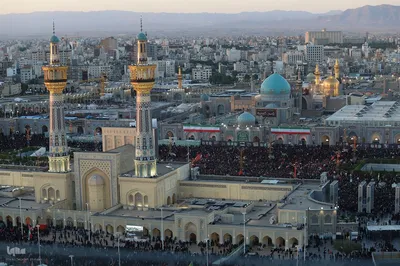  تشییع پیکر مطهر رهبر شهید در مشهد مقدس