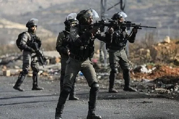 İsrail güçleri, işgal altındaki Batı Şeria'da 12 Filistinliyi gözaltına aldı