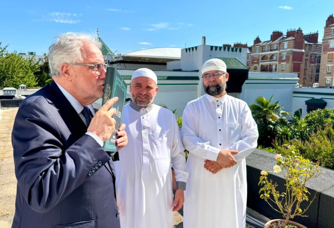 Envoi de Coran en France : le recteur de la Grande Mosquée de Paris remercie