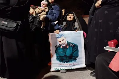 تجمع مردمی در بیعت با سومین امام انقلاب در خرم‌آباد