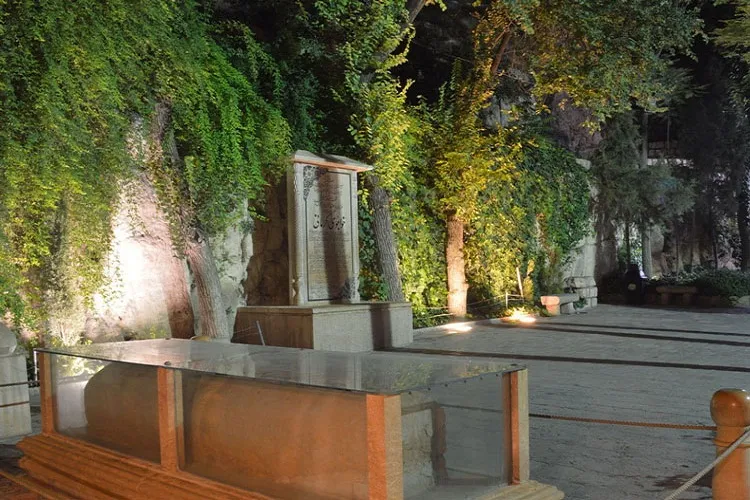 بازدید از آرامگاه خواجوی كرمانی رایگان شد