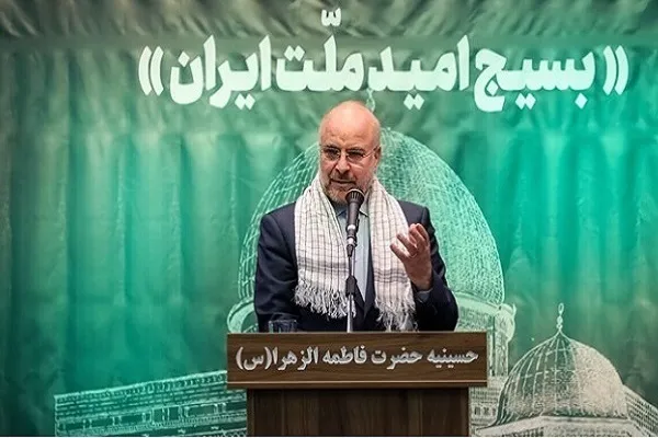 مردم در نگاه بسیجی به بالا و پایین و سفید و سیاه تقسیم نمی‌شوند