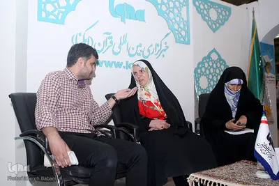 معصومه آقاپور علیشاهی، نماینده مجلس شورای اسلامی در غرفه ایکنا در دهمین روز نمایشگاه قرآن کریم