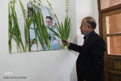 ادای احترام اعضای مجمع قرآنیان استان مرکزی به مقام امام خمینی(ره)