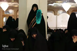 آیین سنتی شمع گردانی در حرم حضرت معصومه(س)