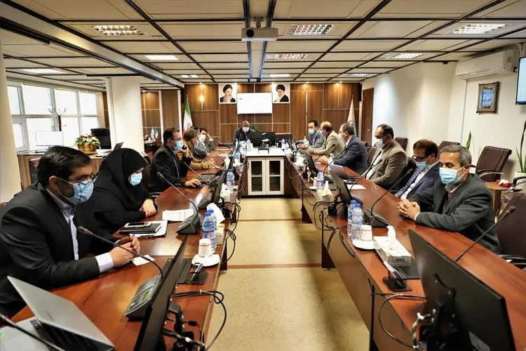 بازگشایی صنوف نشانه پایان كرونا نیست