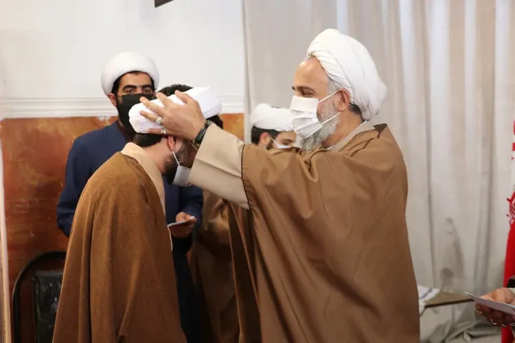 جامعه امروز نیاز به روحانیان خدوم دارد