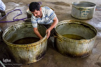 پخت غذا برای سیل‌زدگان خوزستانی توسط موکب‌های خمینی‌شهر