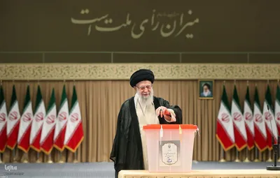 حضور رهبر معظم انقلاب در دور دوم انتخابات ریاست جمهوری
