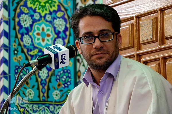 طنین تلاوت «وحید نظریان» در حسینیه بنی‌الزهرا(س)