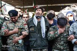 مراسم تشییع پیکر پاک شهید ۱۷ساله مدافع حرم «نجیب حسینی» از رزمندگان تیپ فاطمیون در محلات