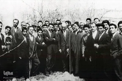 1338.گلشهر کرج، دکتر علی شریعتی درکنارآیت الله طالقانی،آیت الله مطهری،مهندس مهدی بازرگان،شهید محمدعلی رجایی وبرخی از اعضای انجمن اسلامی مهندسین

