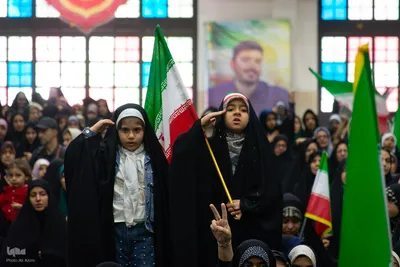 تجدید بیعت دختران و مادران اصفهانی با رهبر انقلاب در گلستان شهدا
