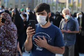 مراسم برافراشته شدن پرچم عزای حسینی بر گنبد آستان مقدس حضرت عبدالعظیم حسنی(ع) در شهر ری