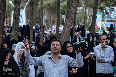 مراسم دعای عرفه در گلستان شهدای اصفهان